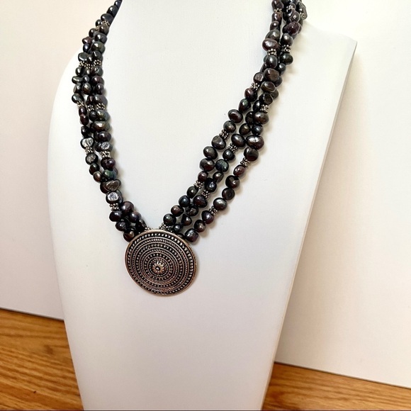 Vintage Purple Stone Necklace with Medallion pendant - Picture 3 of 9